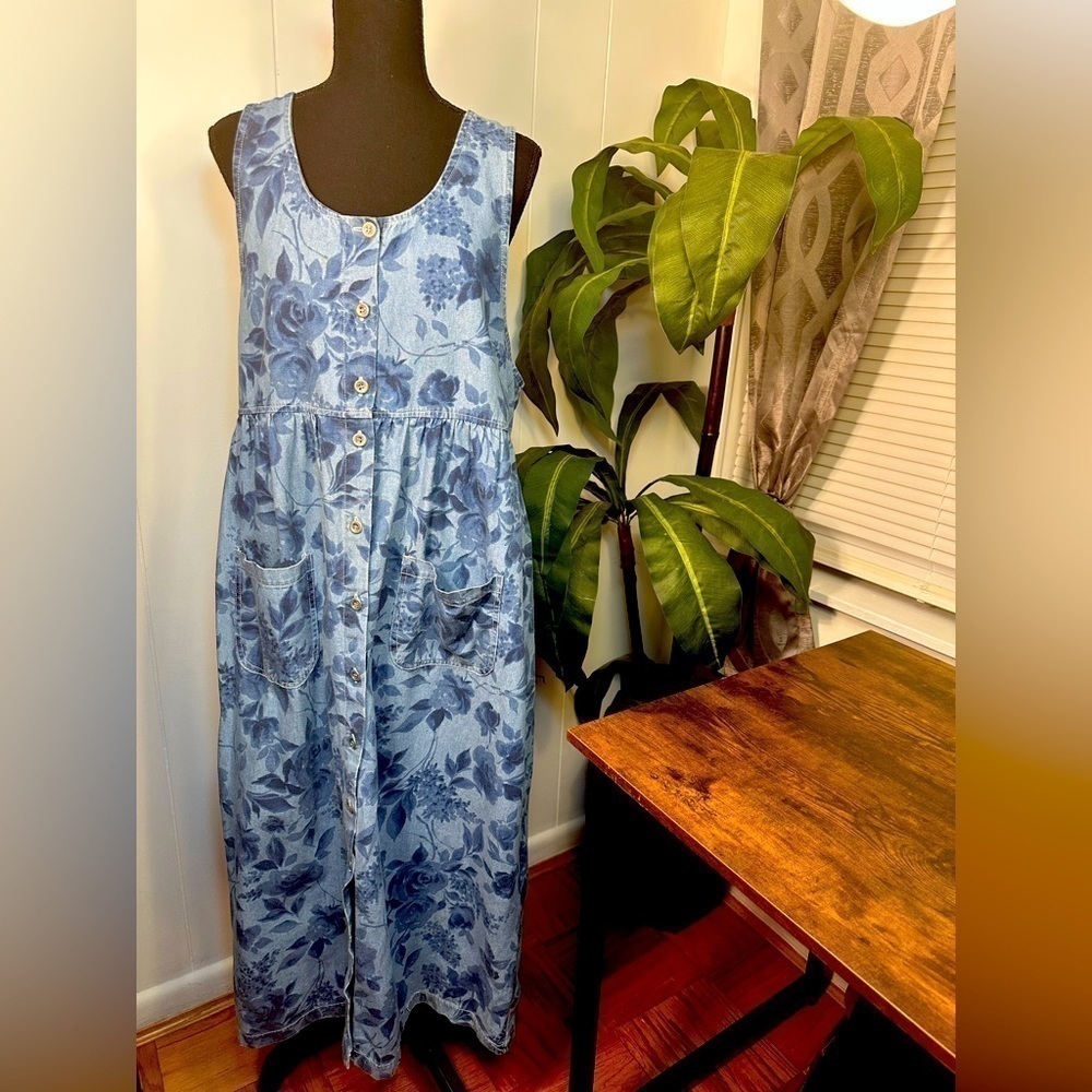 Capacity Women’s XL Denim Floral Dress - Picture 2 of 11